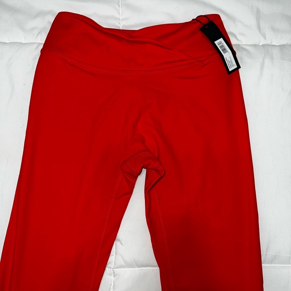 UNIFIED WRAP LEGGINGS
Color:
Muscle Mommy Red Regular Length - Picture 5 of 11